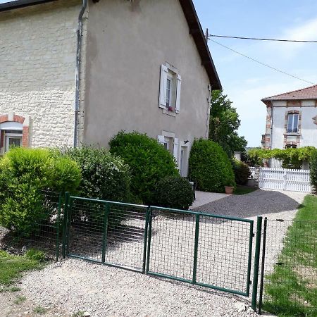 Gite Aux Lauriers Lacroix-sur-Meuse Exterior photo