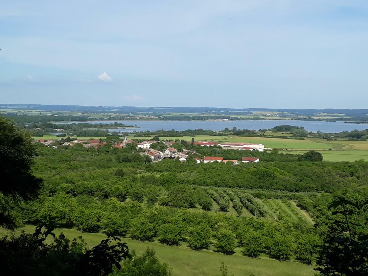 Gite Aux Lauriers Lacroix-sur-Meuse Exterior photo