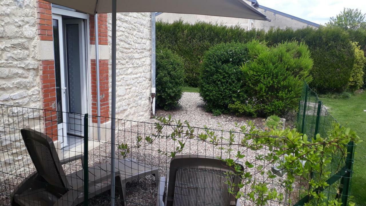 Gite Aux Lauriers Lacroix-sur-Meuse Exterior photo