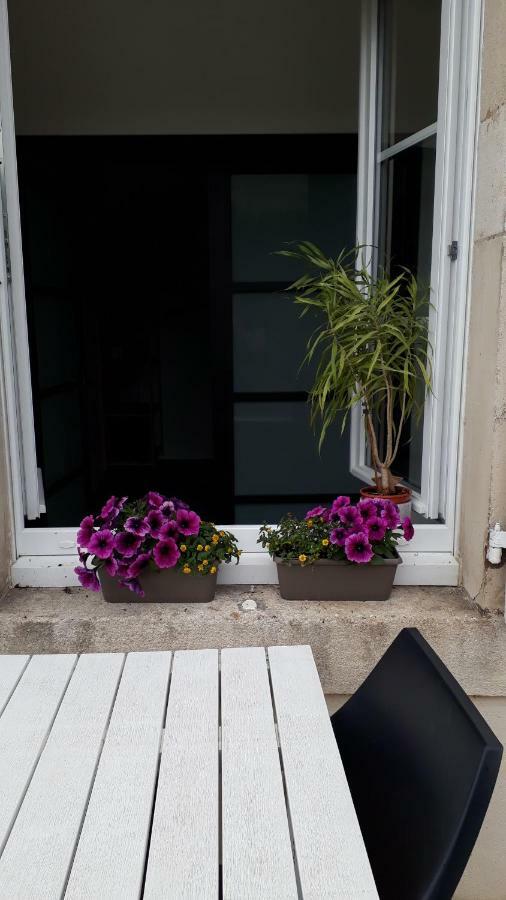 Gite Aux Lauriers Lacroix-sur-Meuse Exterior photo
