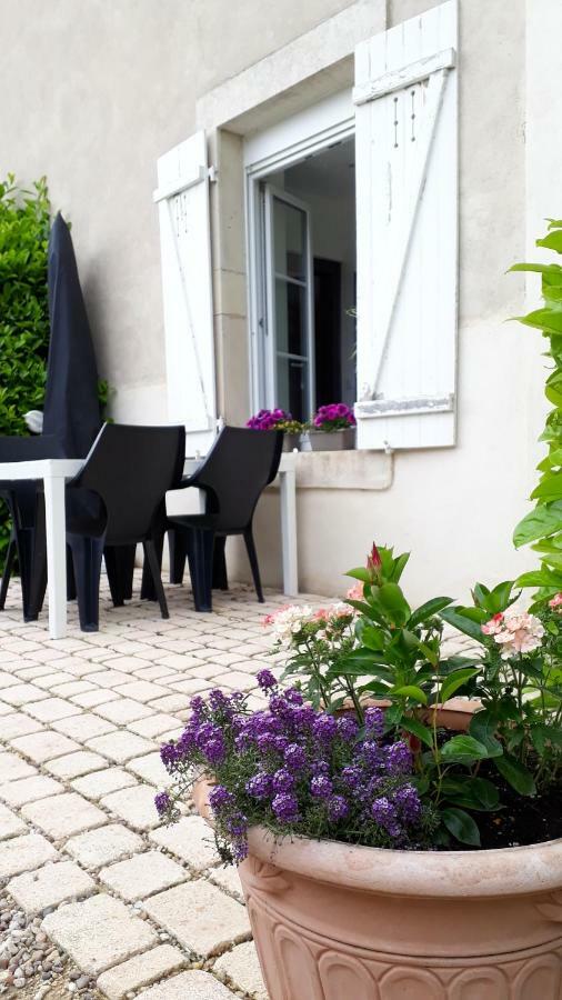Gite Aux Lauriers Lacroix-sur-Meuse Exterior photo