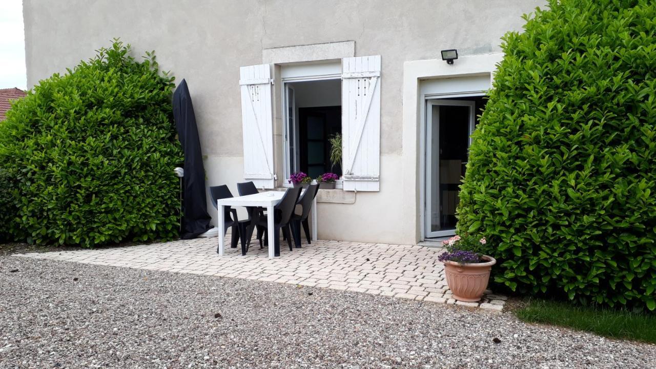 Gite Aux Lauriers Lacroix-sur-Meuse Exterior photo